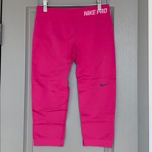 Women’s Nike Pro Cropped Leggings